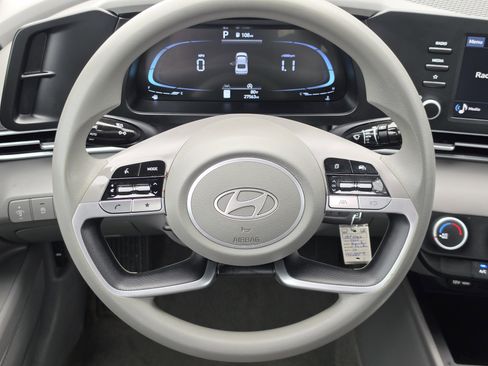 Used 2024 Hyundai Elantra SE FWD image 11