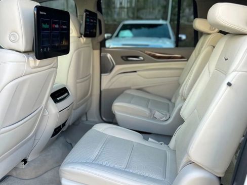 Used 2023 Cadillac Escalade ESV Premium Luxury Platinum image 13