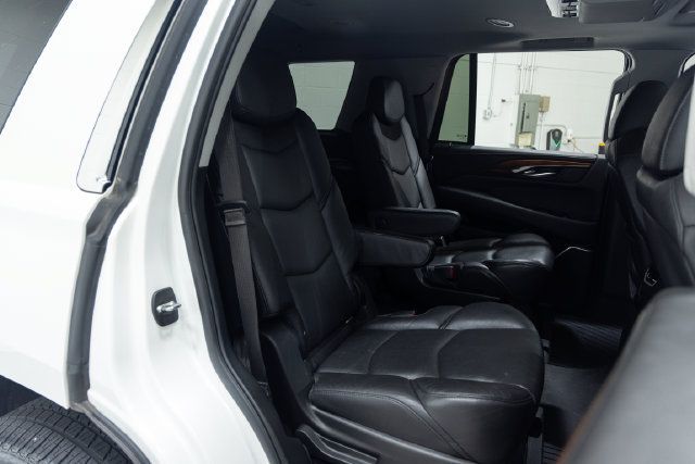 Used 2018 Cadillac Escalade Premium Luxury AWD/4WD image 24