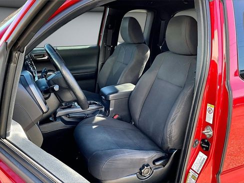 Used 2018 Toyota Tacoma TRD Off-Road image 20