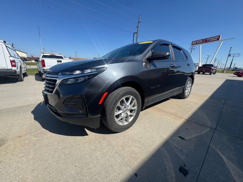 Used 2023 Chevrolet Equinox LS w/ LS Convenience Package image 4