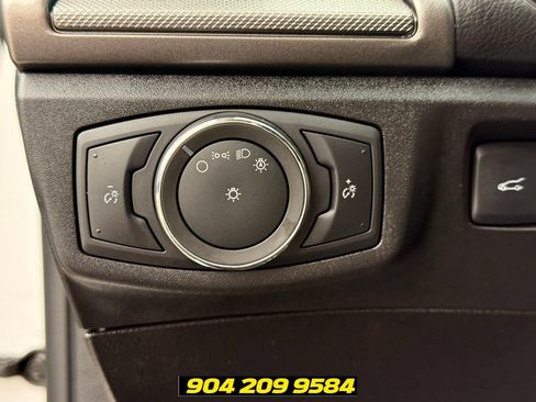 Used 2017 Ford Fusion SE w/ Fusion SE Technology Package FWD image 13
