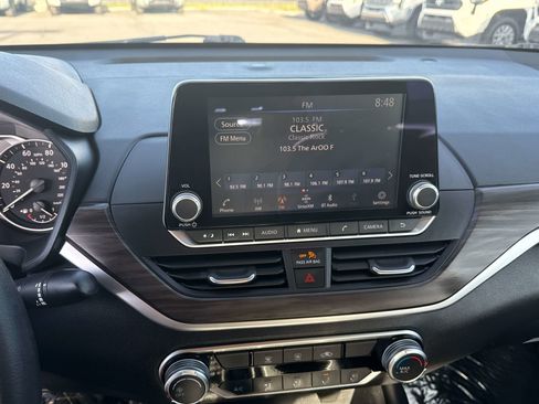 Used 2025 Nissan Altima 2.5 SV image 21