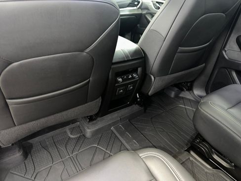 Certified 2023 Chevrolet Traverse LT w/ LT Premium Package image 23
