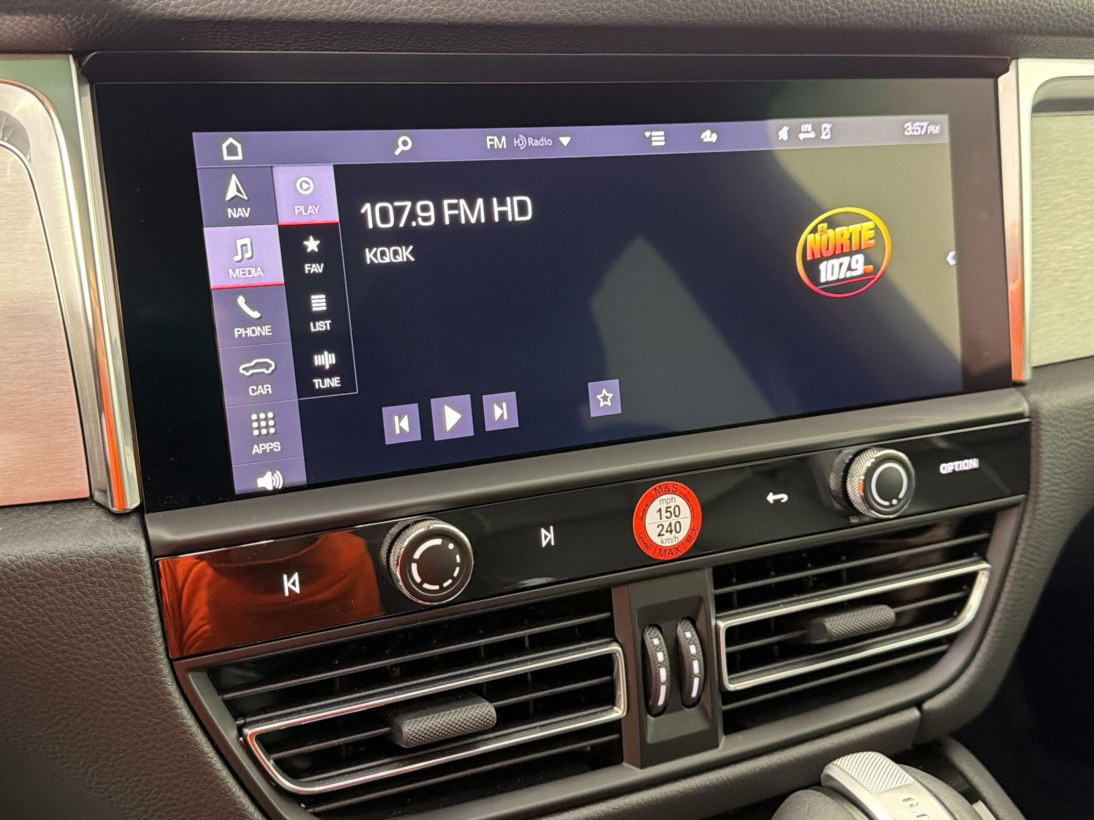 Certified 2026 Porsche Macan AWD/4WD image 23