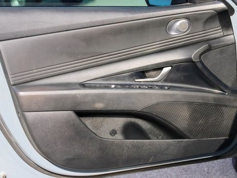 Used 2022 Hyundai Elantra SEL w/ Convenience Package image 9