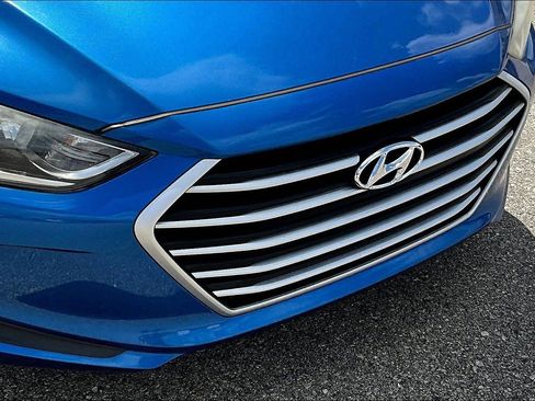 Used 2017 Hyundai Elantra SE image 31