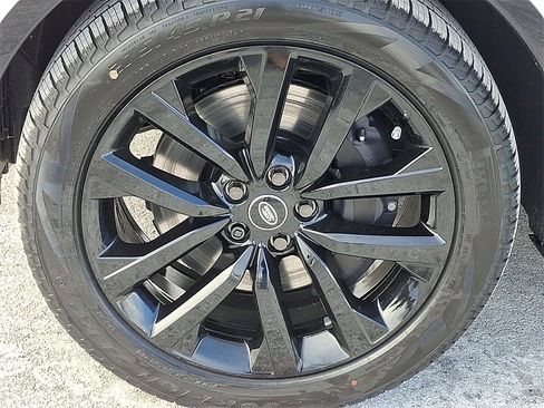 New 2026 Land Rover Discovery Limited Edition image 4