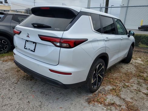 Used 2022 Mitsubishi Outlander ES image 4