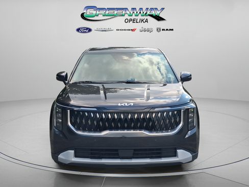 Used 2025 Kia Carnival FWD image 2