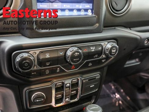 Used 2023 Jeep Gladiator Sport image 19