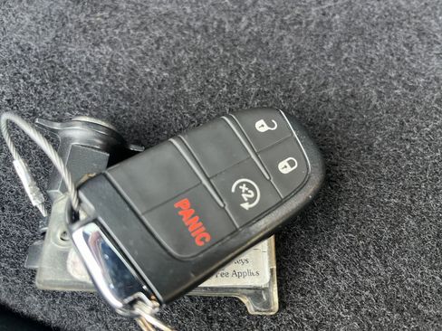 Used 2025 Jeep Compass Limited image 25