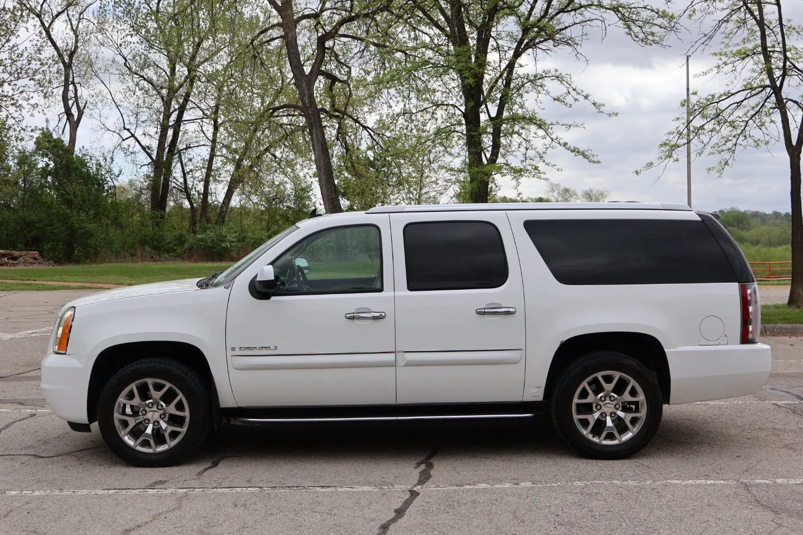 Used 2008 GMC Yukon XL Denali AWD/4WD image 8