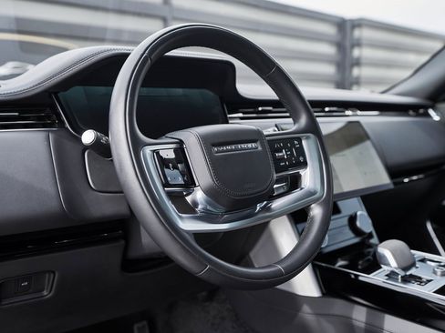 Used 2023 Land Rover Range Rover Long Wheelbase SE image 36