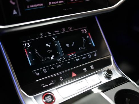 Used 2025 Audi RS 6 performance w/ Blue RS Design Package Plus image 21