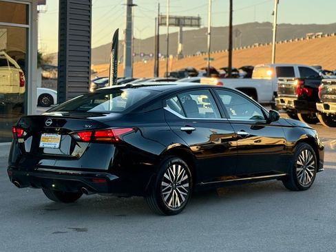Used 2024 Nissan Altima 2.5 SV w/ SV Premium Package image 7