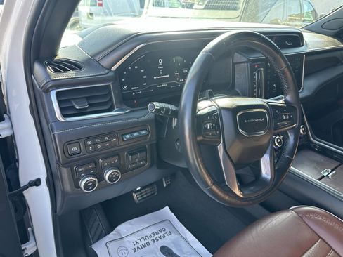 Used 2023 GMC Yukon XL Denali Ultimate image 13