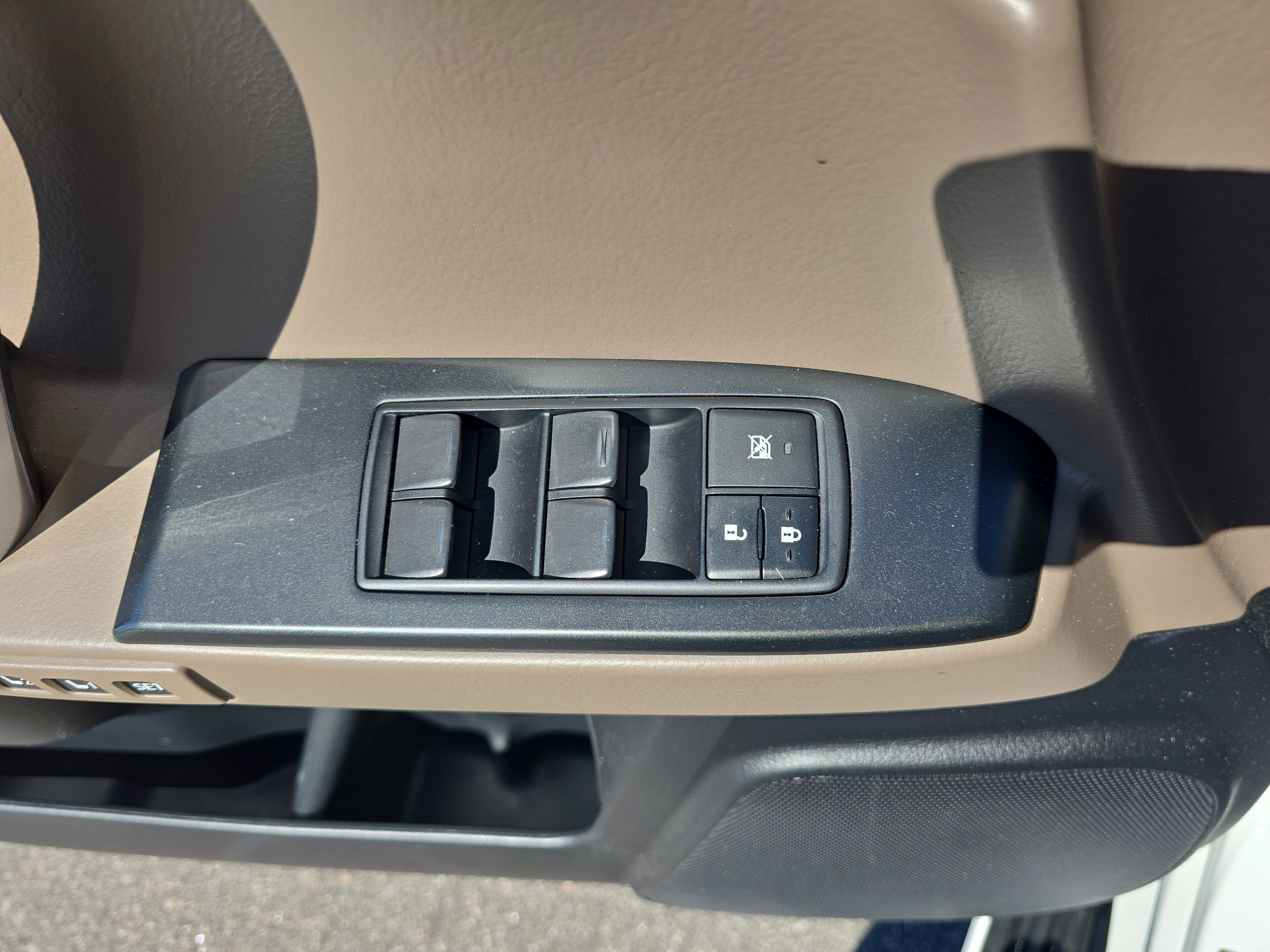 Used 2022 Lexus GX 460 Luxury w/ Off Road Package AWD/4WD image 28