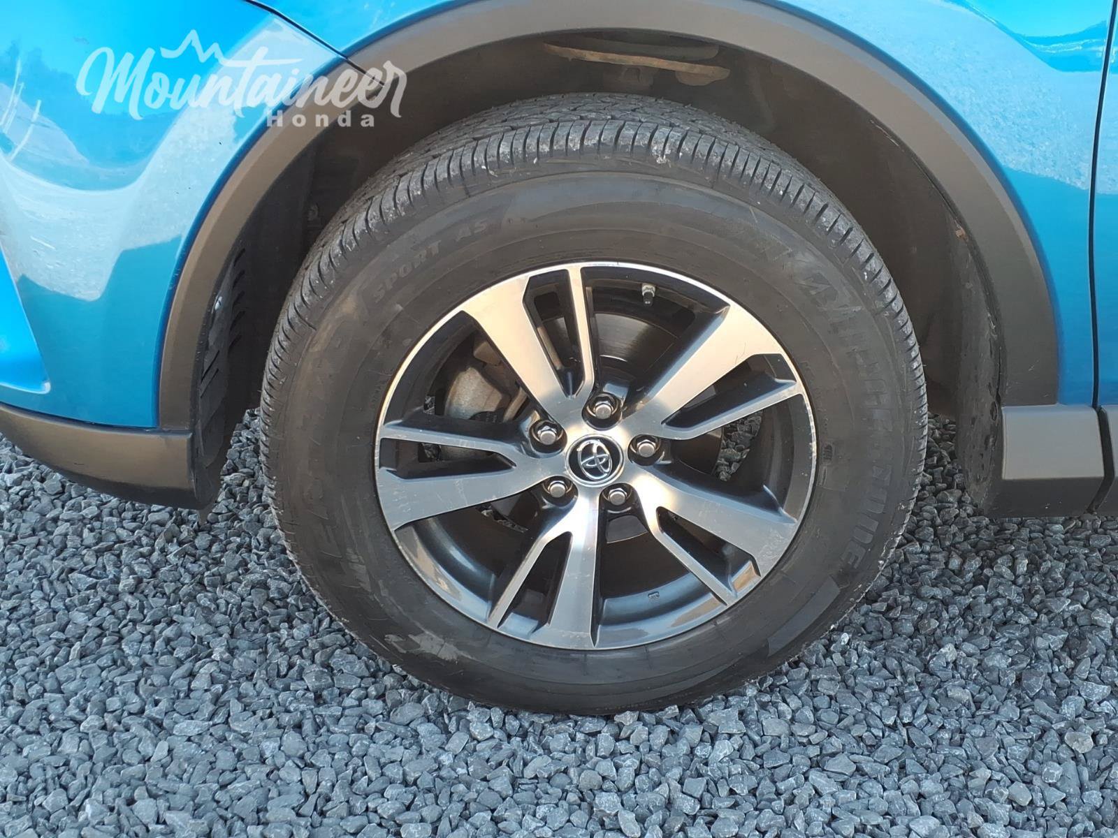 Used 2017 Toyota RAV4 XLE AWD/4WD image 9