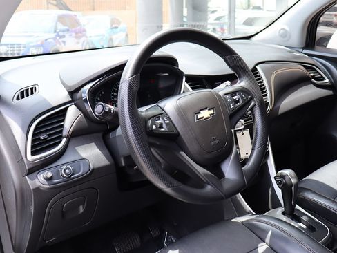 Used 2021 Chevrolet Trax LT AWD/4WD image 39