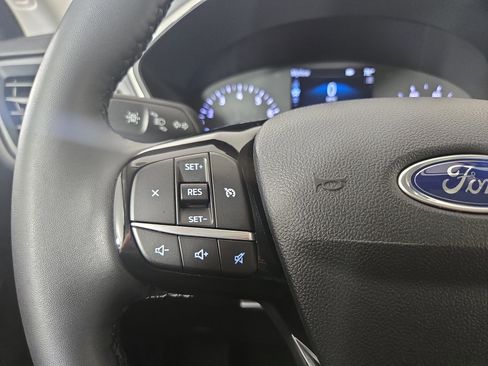 Used 2022 Ford Escape SE w/ Cold Weather Package image 16