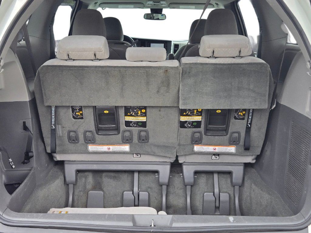 Used 2018 Toyota Sienna LE FWD image 10