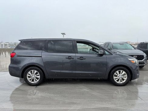 Used 2015 Kia Sedona LX FWD image 3