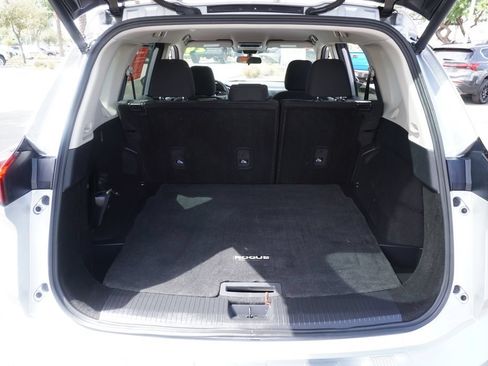 Certified 2024 Nissan Rogue SV FWD image 8
