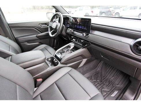 Used 2024 Chevrolet Colorado LT w/ LT Convenience Package III image 27