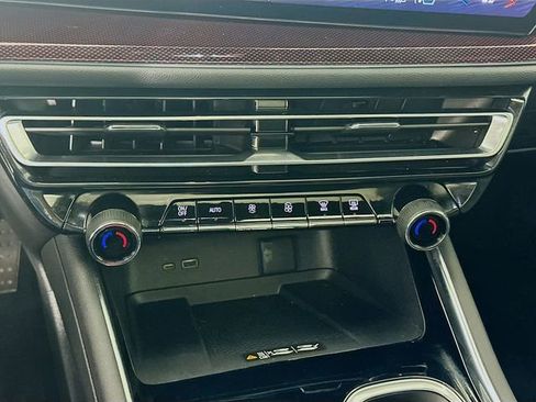 Used 2024 Chevrolet Traverse RS image 15