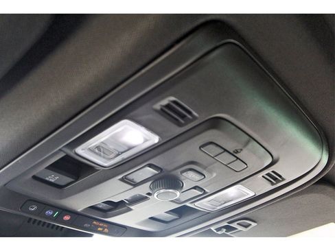 Used 2024 GMC Yukon SLT w/ SLT Premium Package image 23