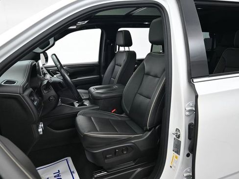 Used 2022 GMC Yukon SLT w/ SLT Premium Package image 11
