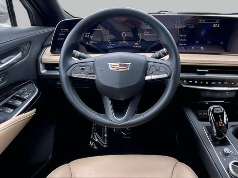 Used 2025 Cadillac XT4 Premium Luxury FWD image 6