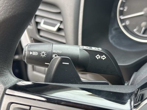 Used 2023 Nissan Rogue SV AWD/4WD image 41
