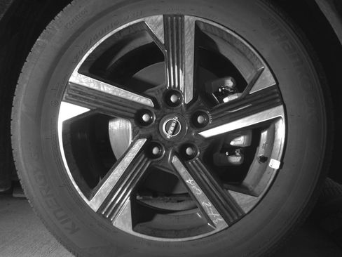 Used 2025 Nissan Sentra SV FWD image 13