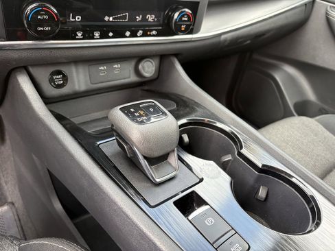 Used 2024 Nissan Rogue SV image 19