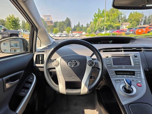 Used 2014 Toyota Prius Four FWD image 11