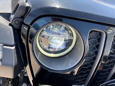 Used 2022 Jeep Gladiator Rubicon w/ LED Lighting Group AWD/4WD image 26