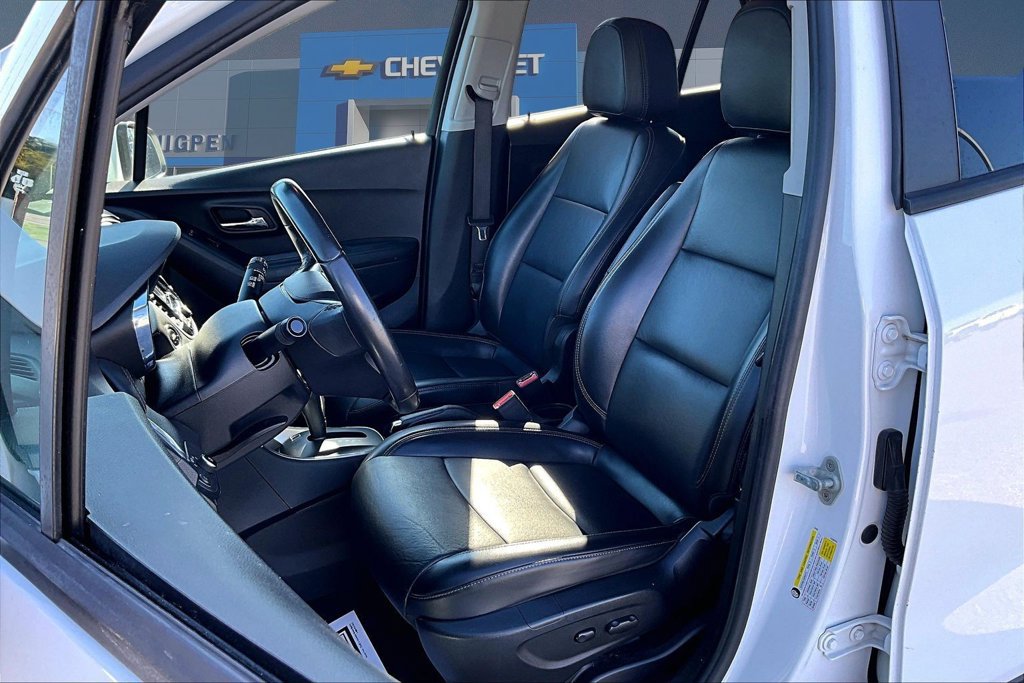 Used 2021 Chevrolet Trax LT w/ Premium Seat Package FWD image 22