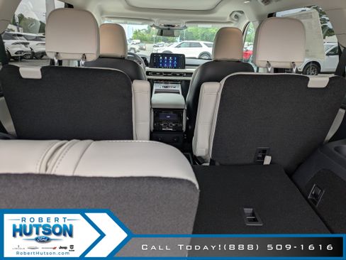 New 2025 Lincoln Aviator 2WD w/ Equipment Group 101A image 12