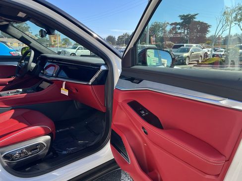 New 2025 Jeep Wagoneer S Launch Edition w/ Trailer Tow Group image 17