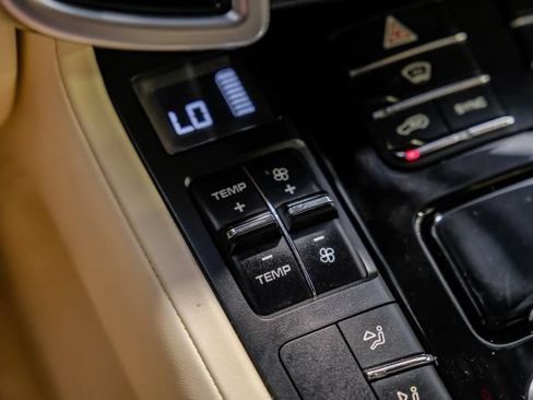 Used 2017 Porsche Cayenne AWD/4WD image 40