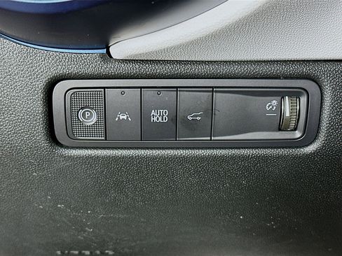 Used 2025 Chevrolet Equinox EV LT image 17