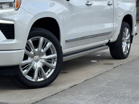 Used 2025 Chevrolet Silverado 1500 High Country image 12