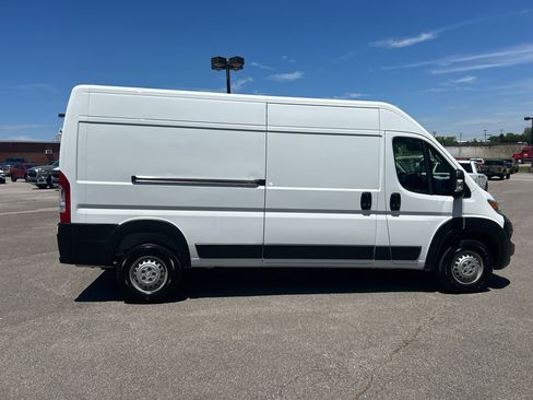Used 2026 RAM ProMaster 2500 w/ Convenience Group FWD image 4
