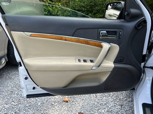 Used 2012 Lincoln MKZ image 19