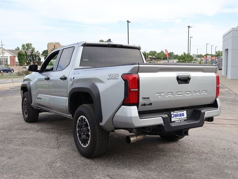 Used 2025 Toyota Tacoma TRD Off-Road AWD/4WD image 6
