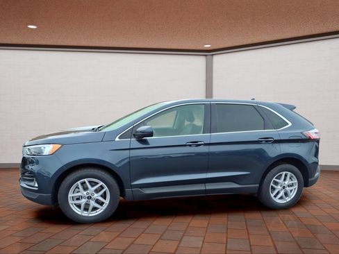 Used 2024 Ford Edge SEL w/ Convenience Package image 5