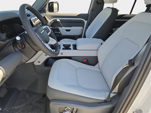 New 2025 Land Rover Defender 130 X-Dynamic SE image 16