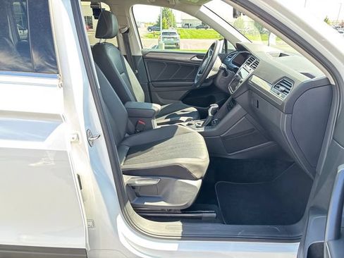 Used 2023 Volkswagen Tiguan SE w/ Panoramic Sunroof Package AWD/4WD image 22